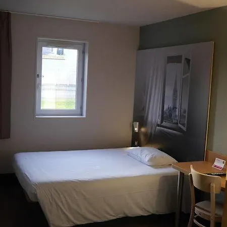 Ibis Budget Caen Memorial מלון