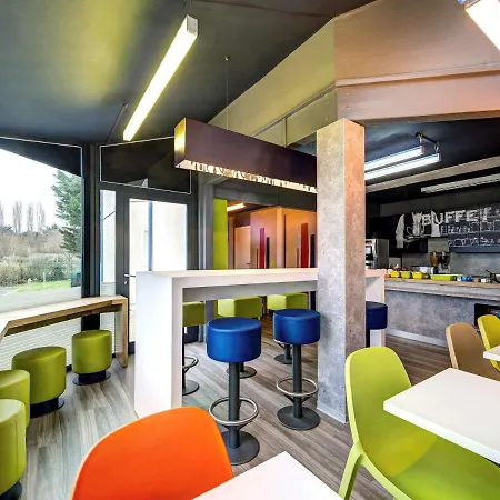Ibis Budget Caen Memorial מלון